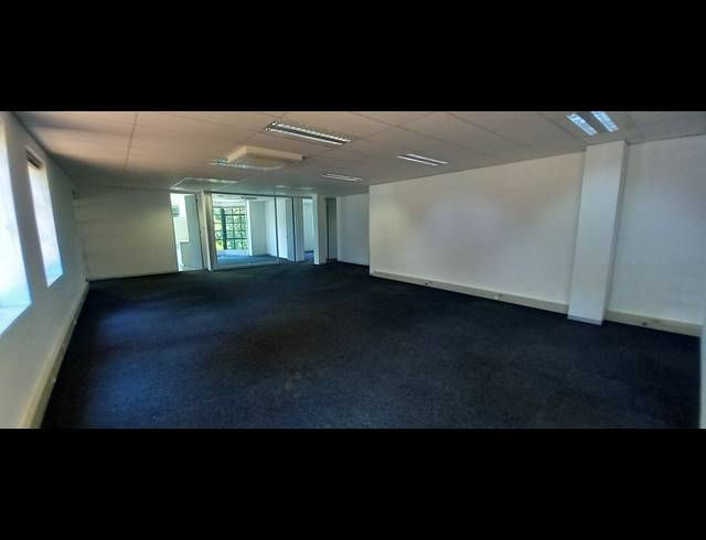 364M² OFFICE TO LET IN LYME PARK